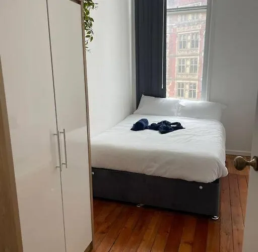 Spacious Flat For 6 City Center Gs305