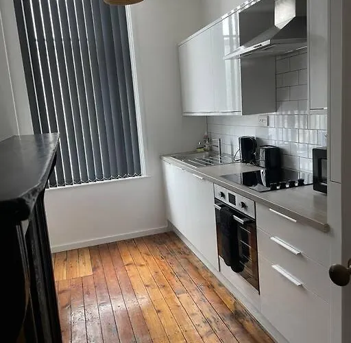 Spacious Flat For 6 City Center Gs305
